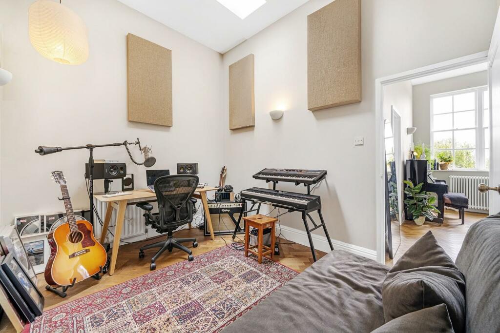 Bedroom 2.jpg