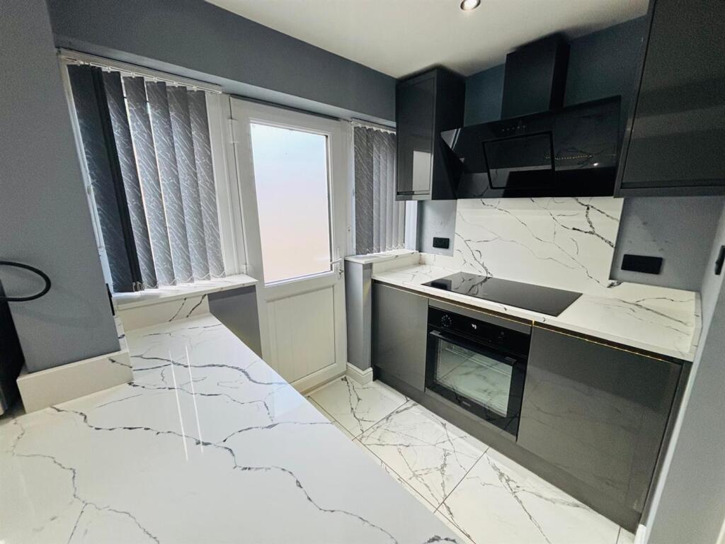 Fitted Dining Kitchen Area: