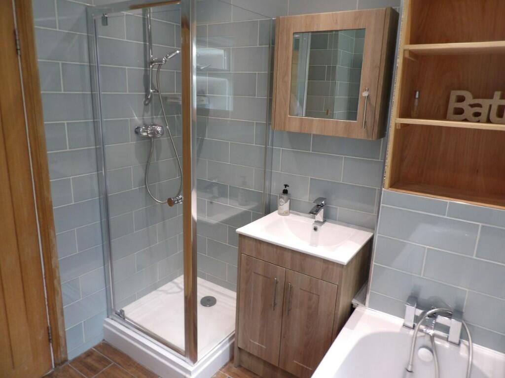 BATH &amp; SHOWER ROOM