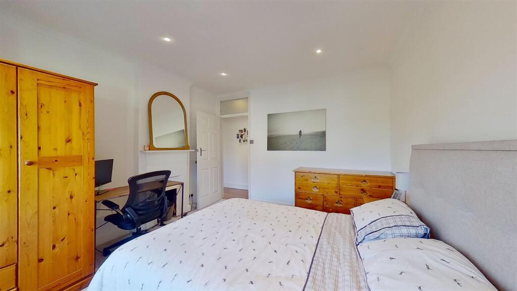 Godley-Road-Earlsfield-SW18-12172020_222608.jpg