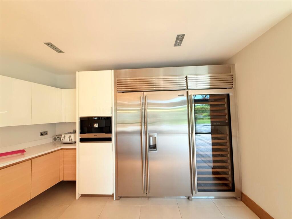 drinks area in kitchen.jpg