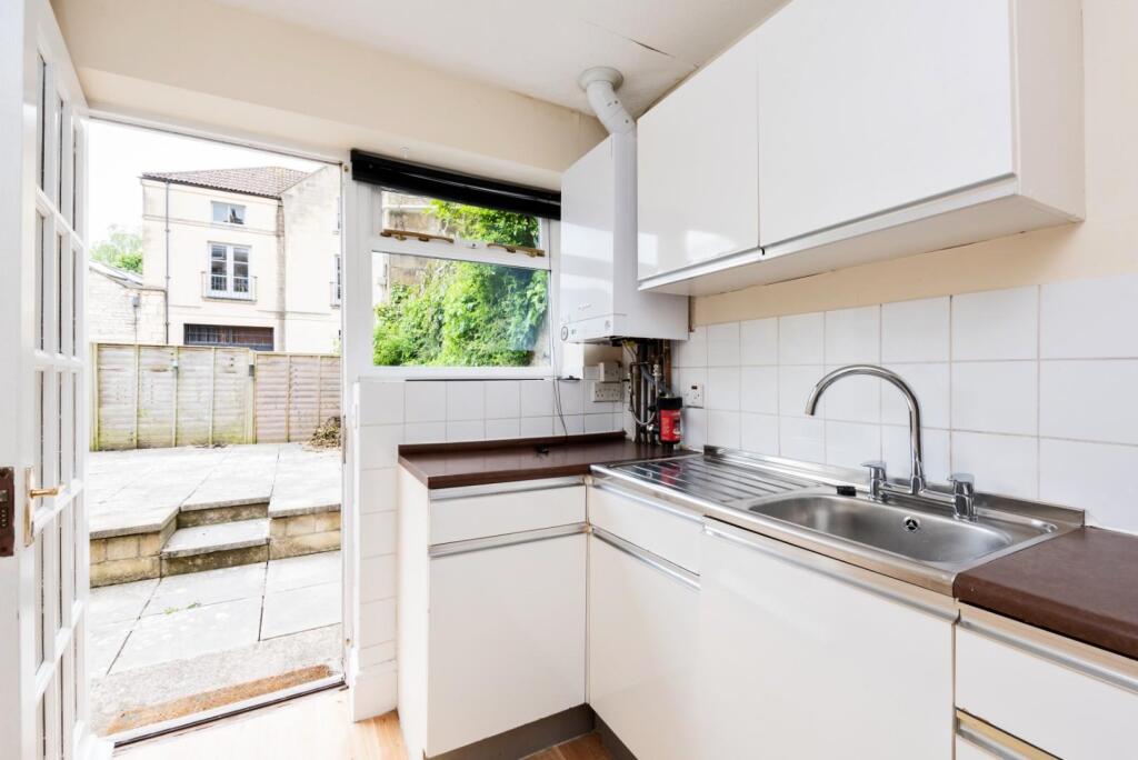Flat, 3 Russell Street, Bath BA1 2GF-12.jpg