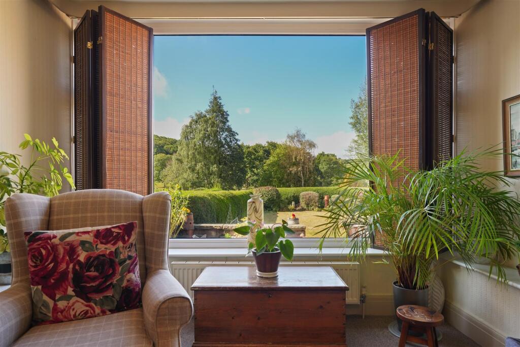 Living Room 2.jpg