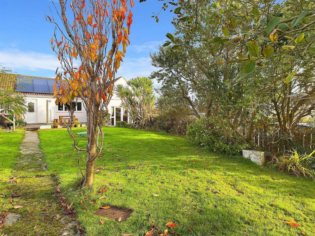 West facing front garden