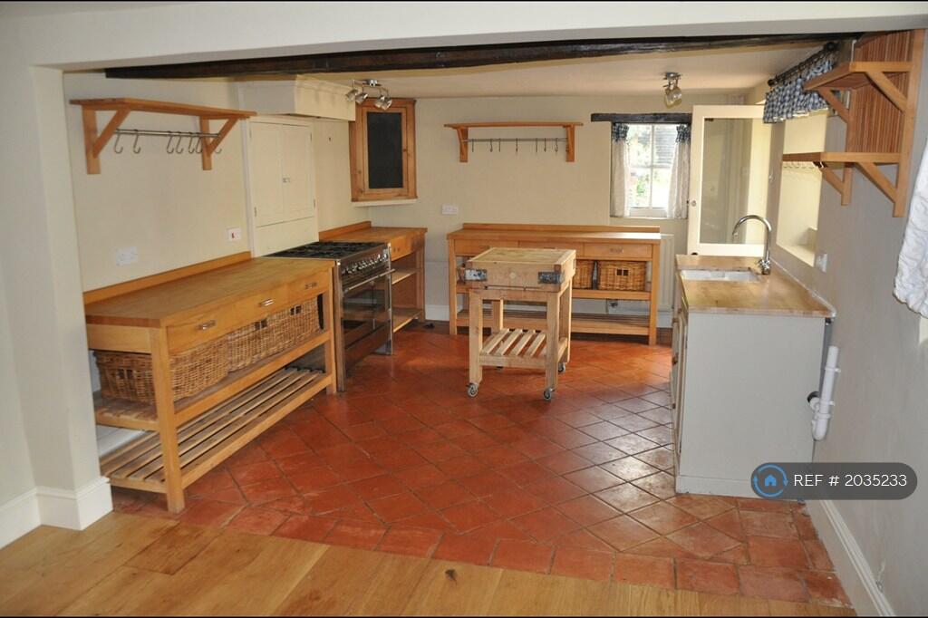 Kitchen With 5ring Smeg Hob &amp; Oven