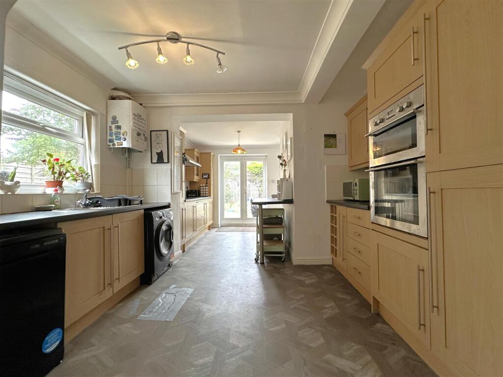 Expansive Kitchen Space 202