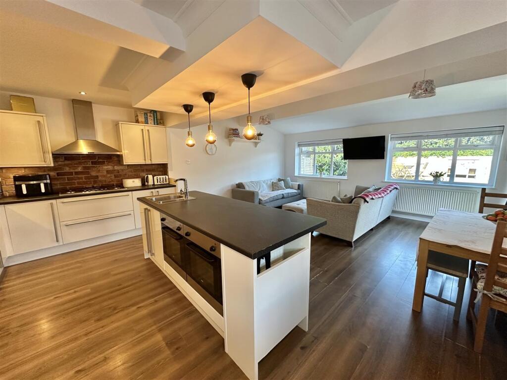 Bramleys Estate Agents - Lee Green - Mirfield (8).