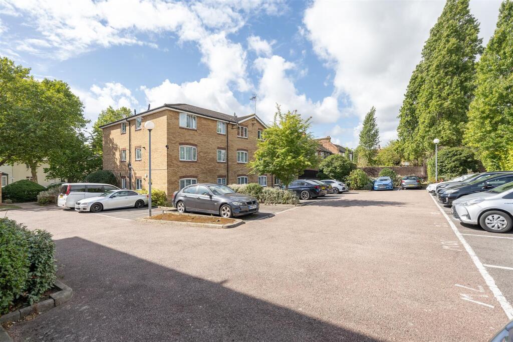 Winchester Court, E17