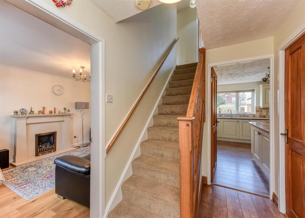55 Woodcote Road-hall.jpg