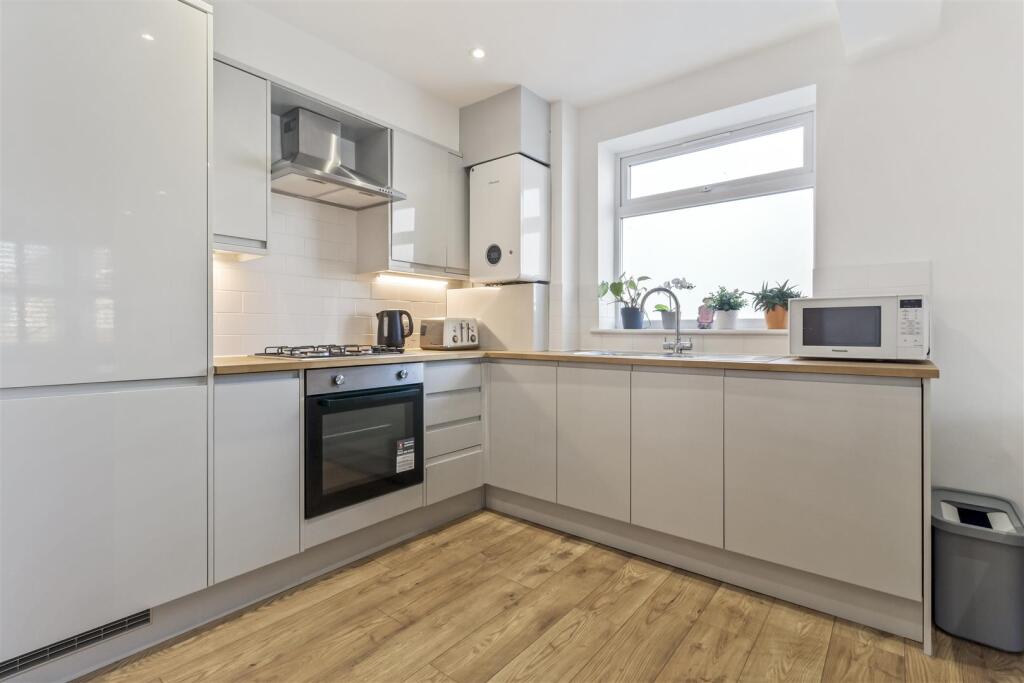 5. 19 Reigate Road_008.JPG