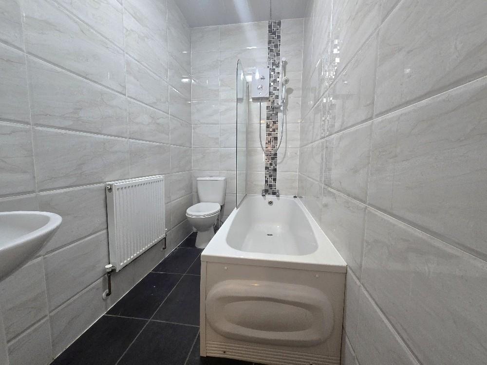 Kingsway, Stoke - First Floor Bathroom