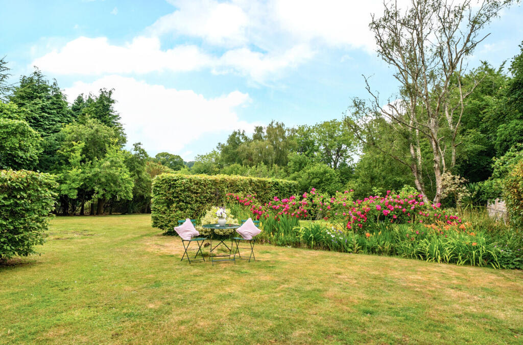 1307144-15-684ac2...