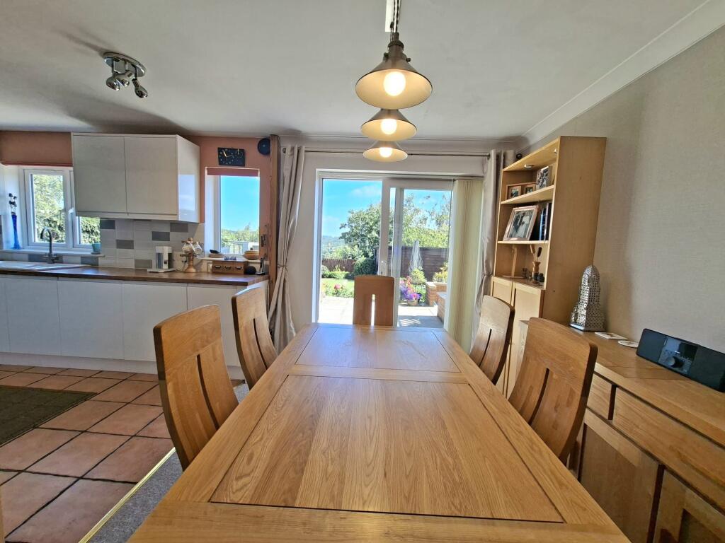KITCHEN/DINING SPACE