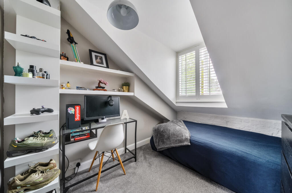 1299025-17-683846...