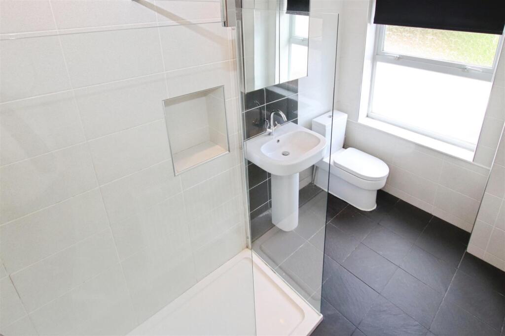 FIRST FLOOR SHOWER ROOM