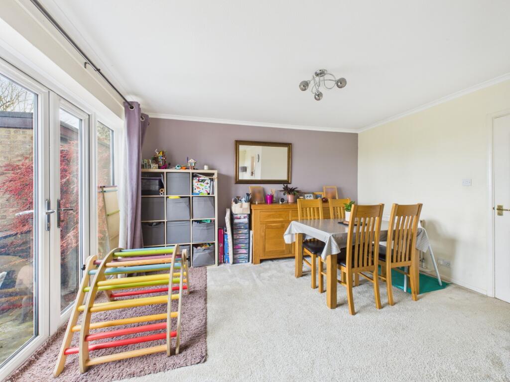 8. CAM04922G0-PR0092-STILL006