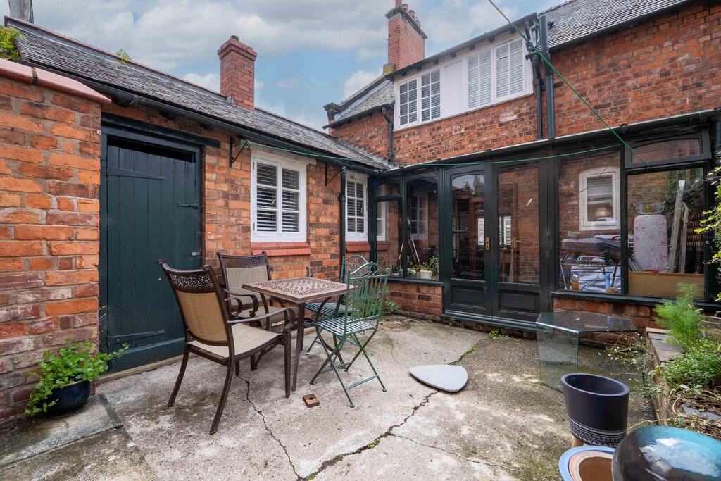 32 Overleigh Road...