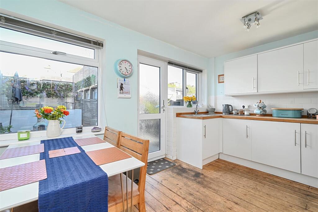 North Road, Portslade BN41 (12).jpg