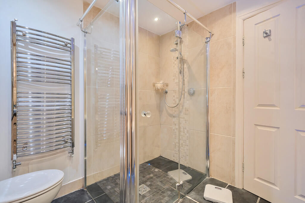 Master Bedroom En...