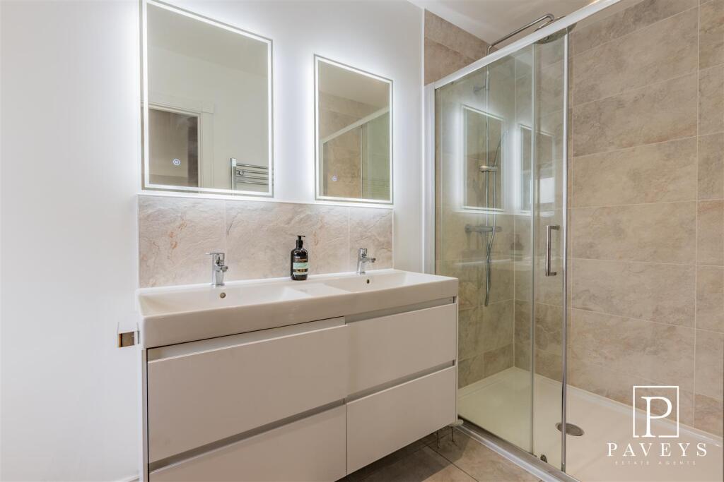 ENSUITE SHOWER ROOM