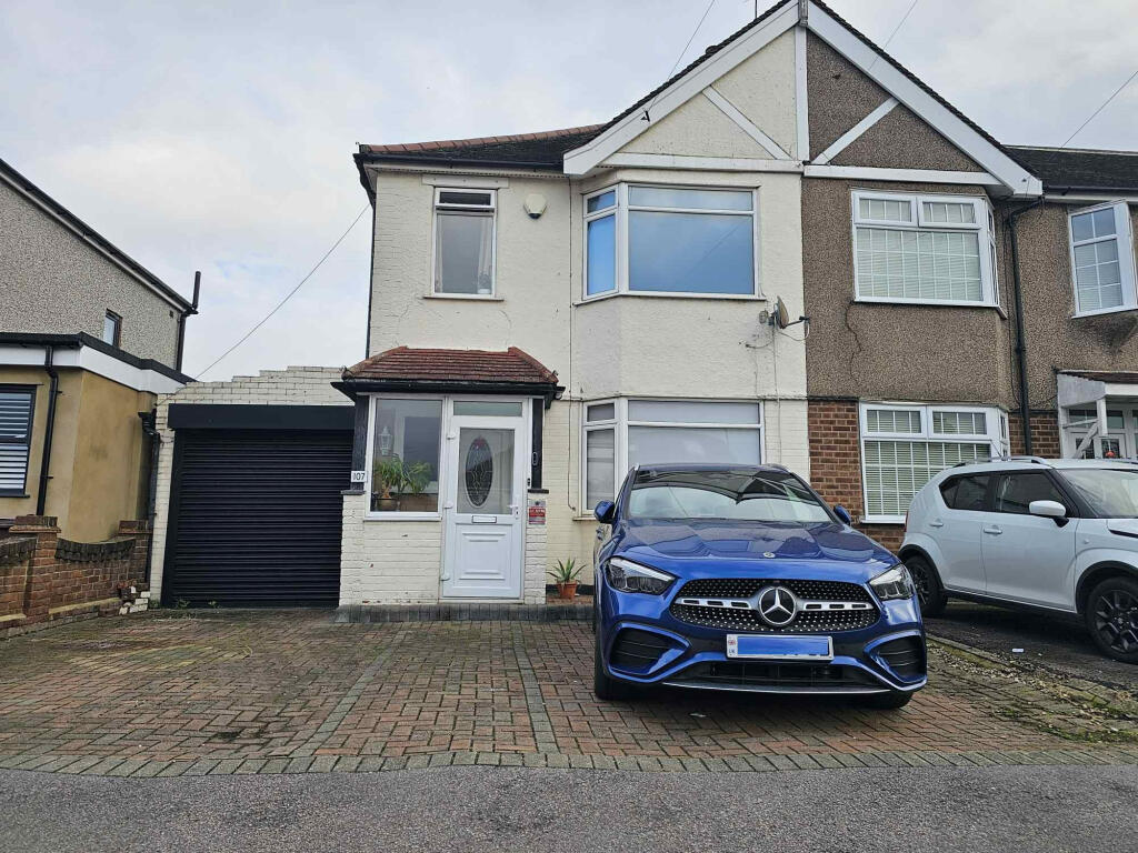 Rothbury Avenue, Rainham, Essex, RM13