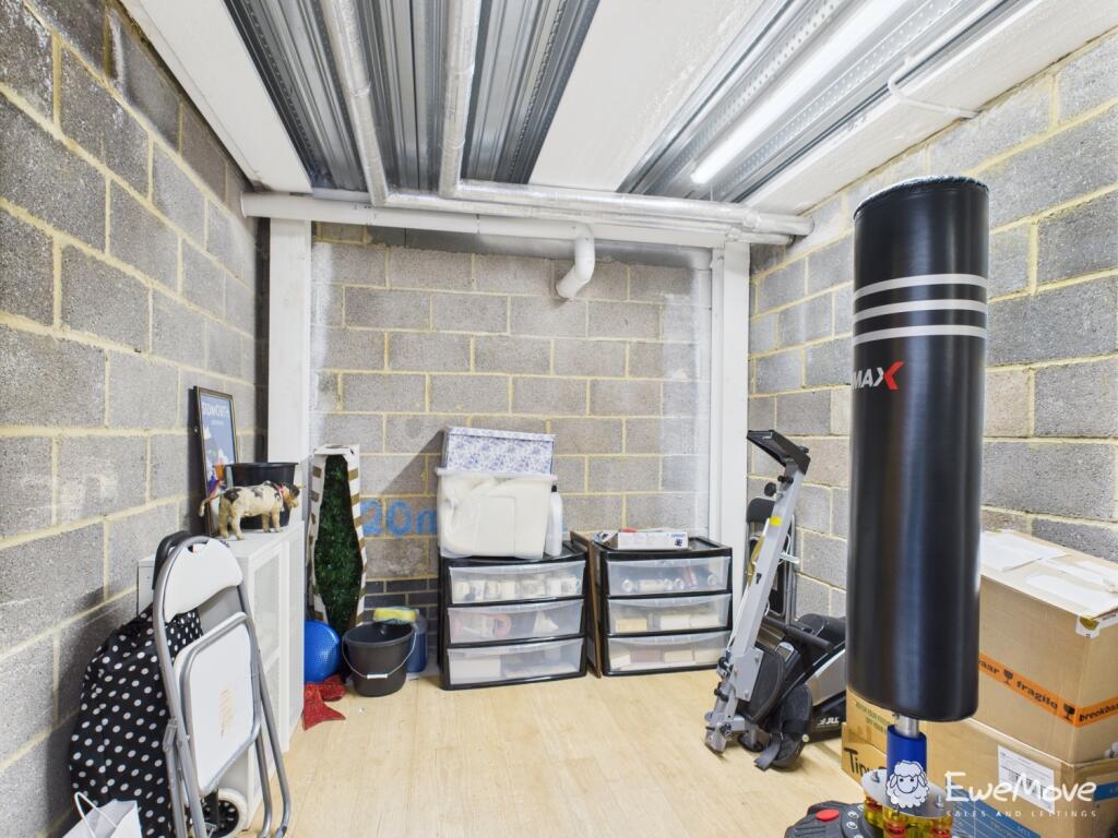 CAM02899G0-PR0060-STILL004