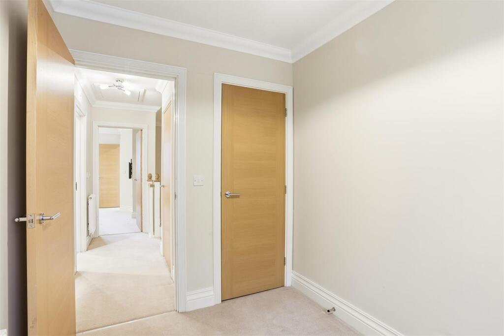 1590753081 - 2 Stanton Grove, KT20 - 21.jpg