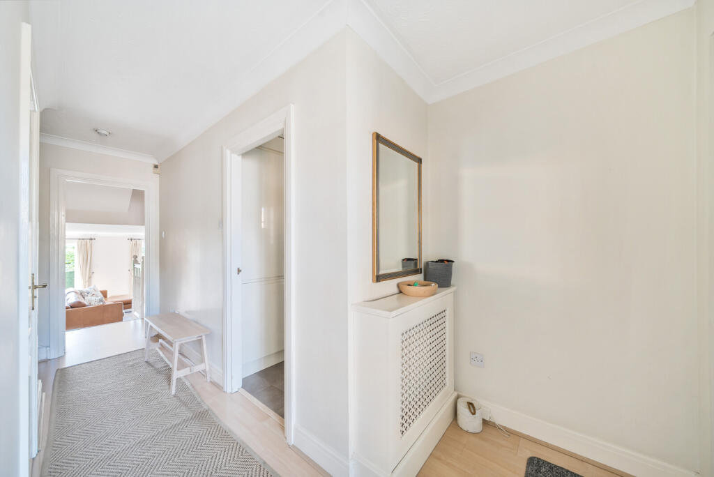 1297833-12-683040...