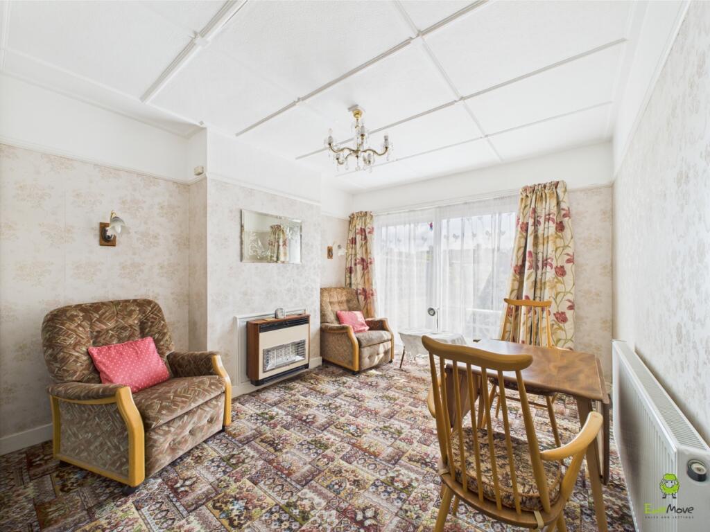 CAM03779G0-PR0235-STILL006