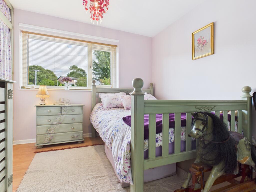 CAM03729G0-PR0127-STILL005