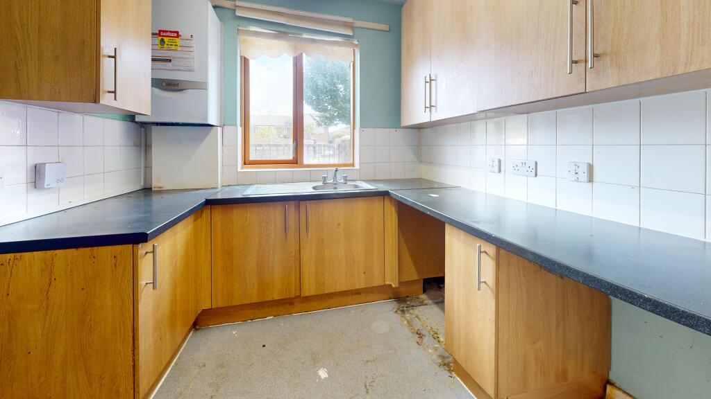 41 Arnett Square, Chingford, London E4 8YY