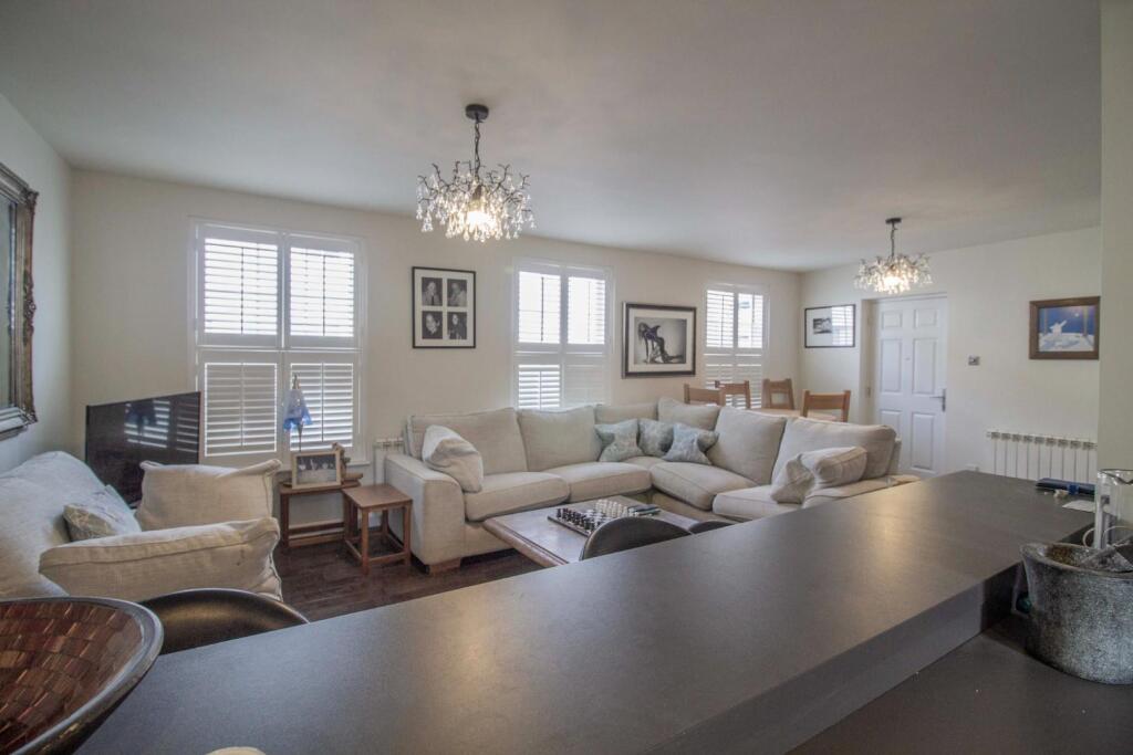 63a Churchgate Street [Breakfast Bar] 03.jpg