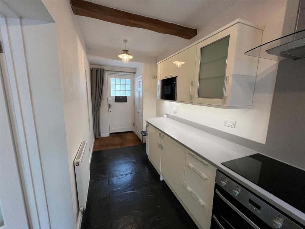 Kitchen 1.jpg