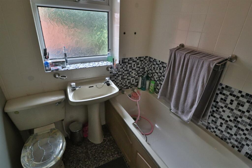 BATHROOM/W.C