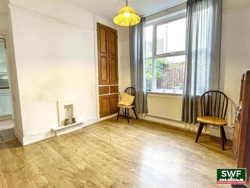 Breakfast room1.jpg