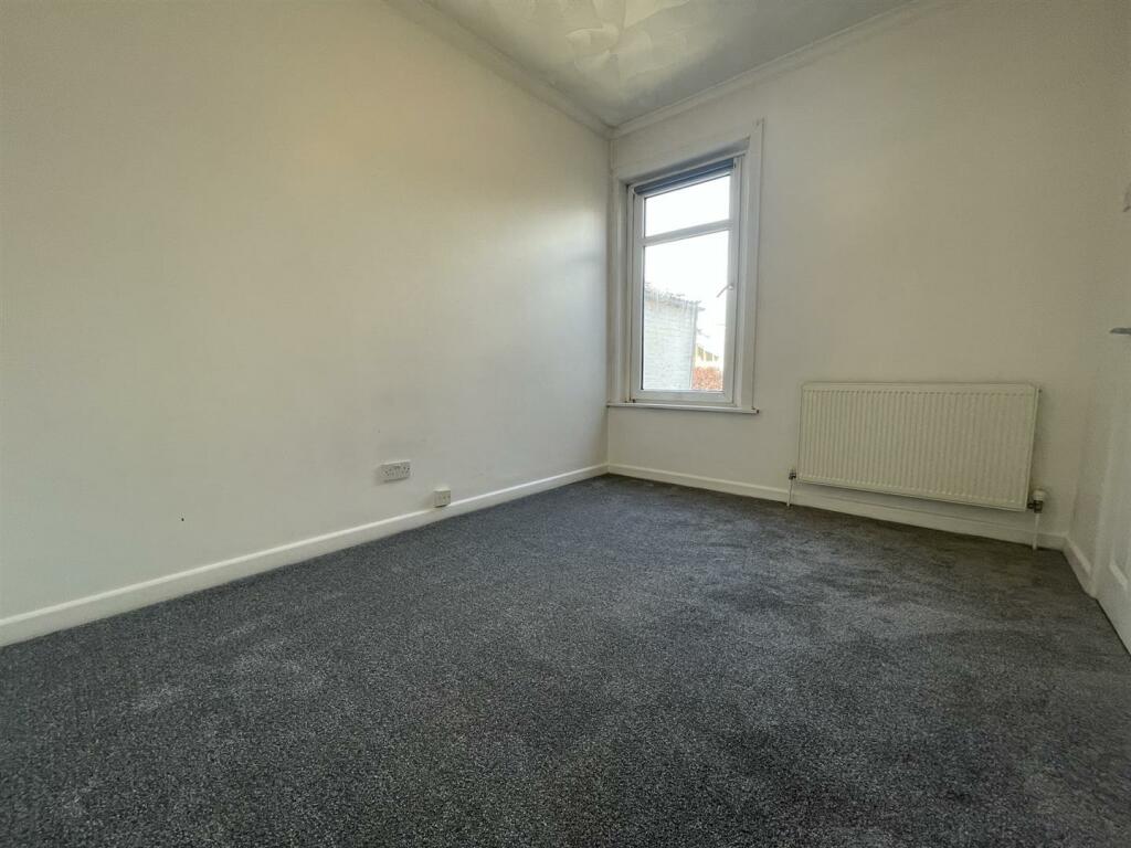 5 Newcome  Bed2a.JPEG