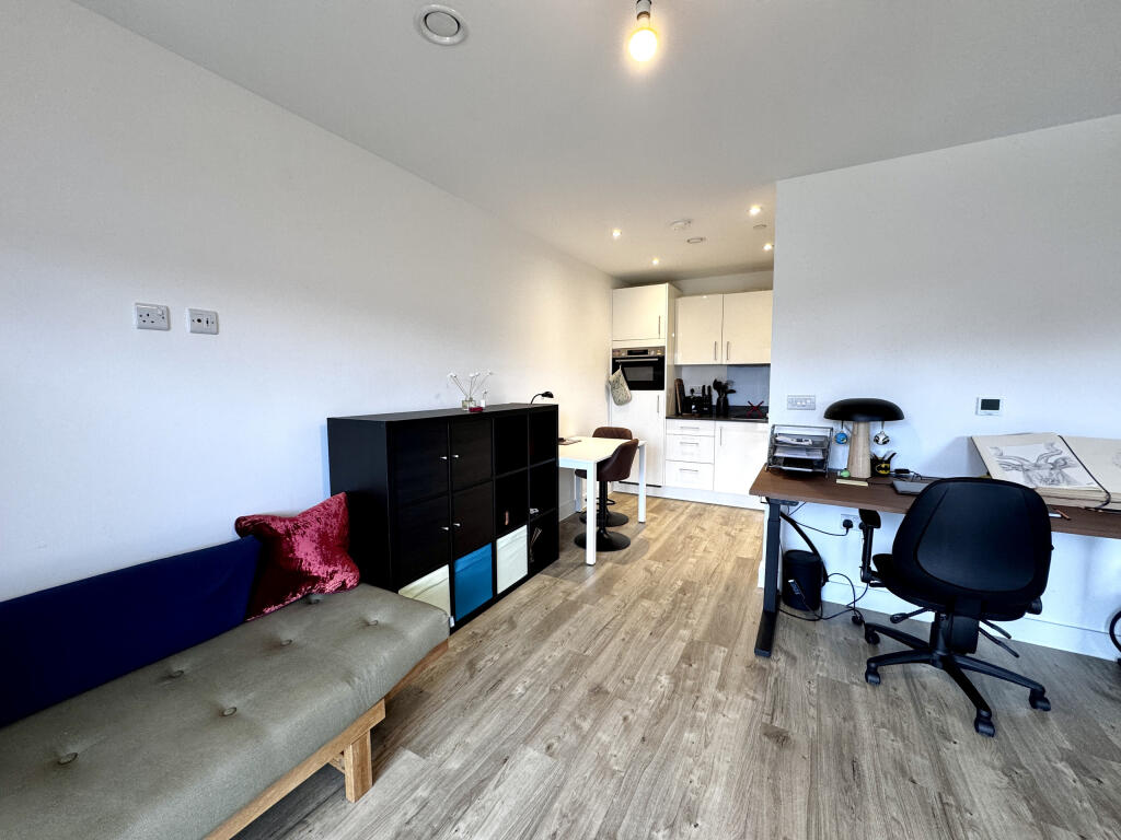 20250923_140803327_iOS