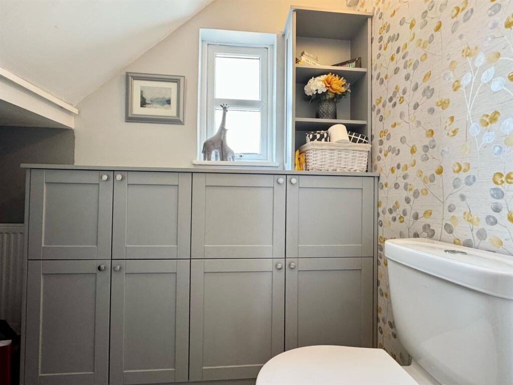 Guest Cloak / WC