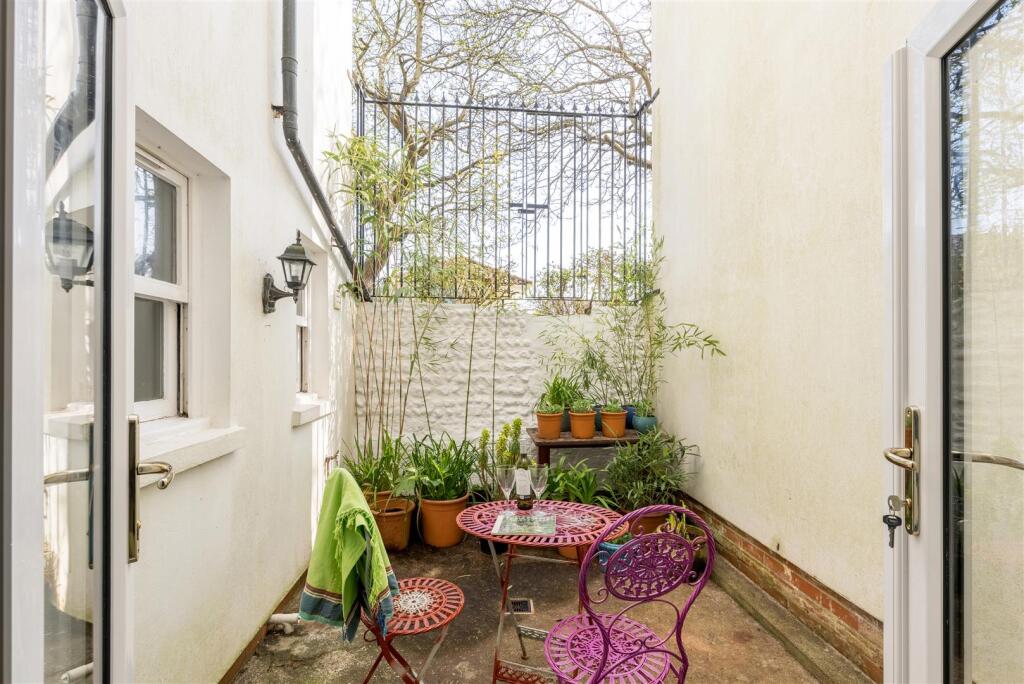 10 Warwick Road-27.jpg