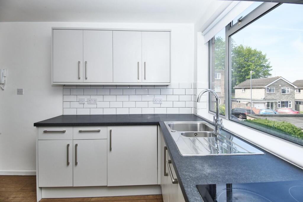 Kitchen pic 2.jpg
