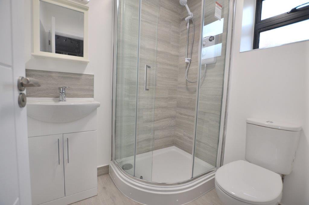flat 4 shower room.jpg