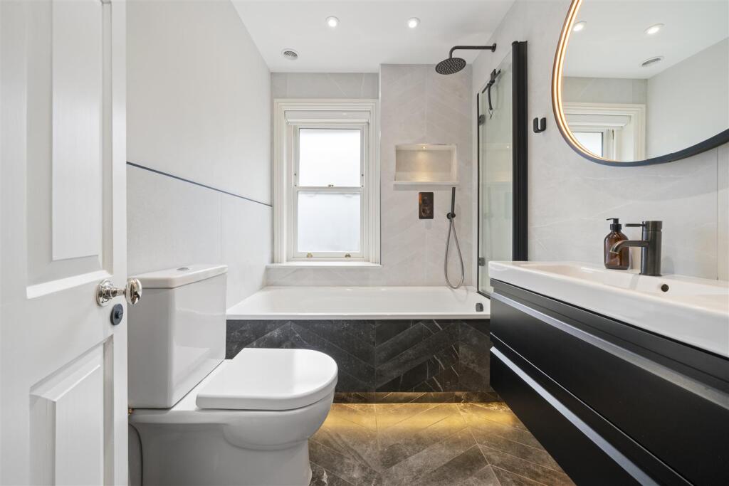 Brackley KT10-001.jpg