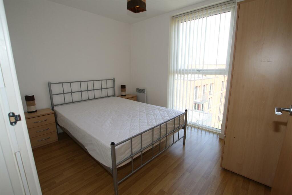 bedroom.JPG