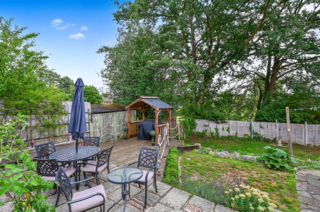 10 Fernhill Close...