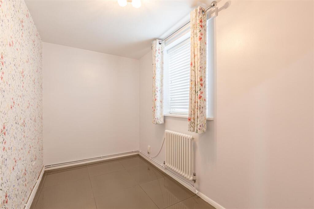 36 Birchwood, KT14 6DW - 13.jpg