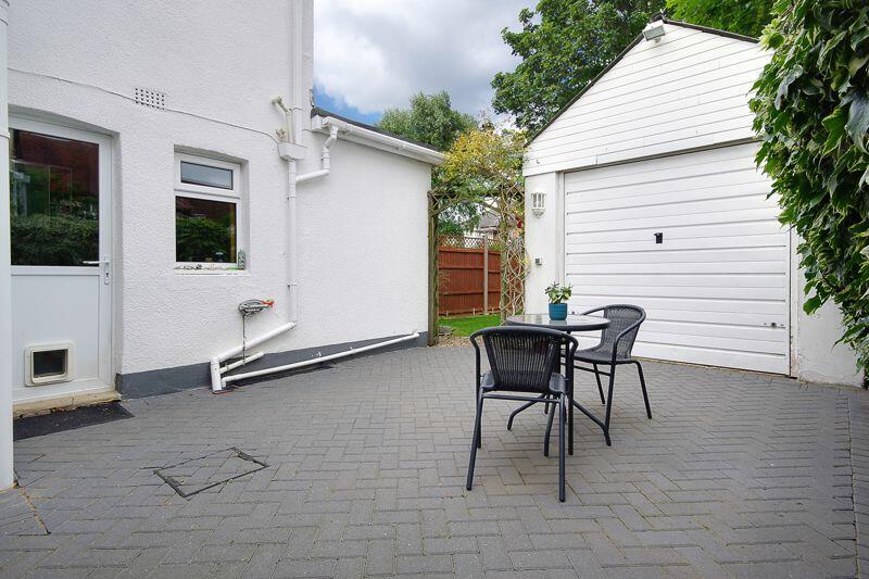 Drive/Courtyard