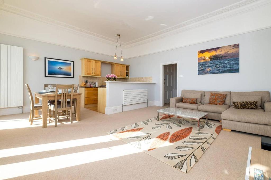 2, 185 Kingsway new 23.4.jpg