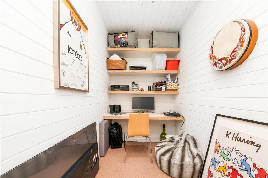 HOME OFFICE