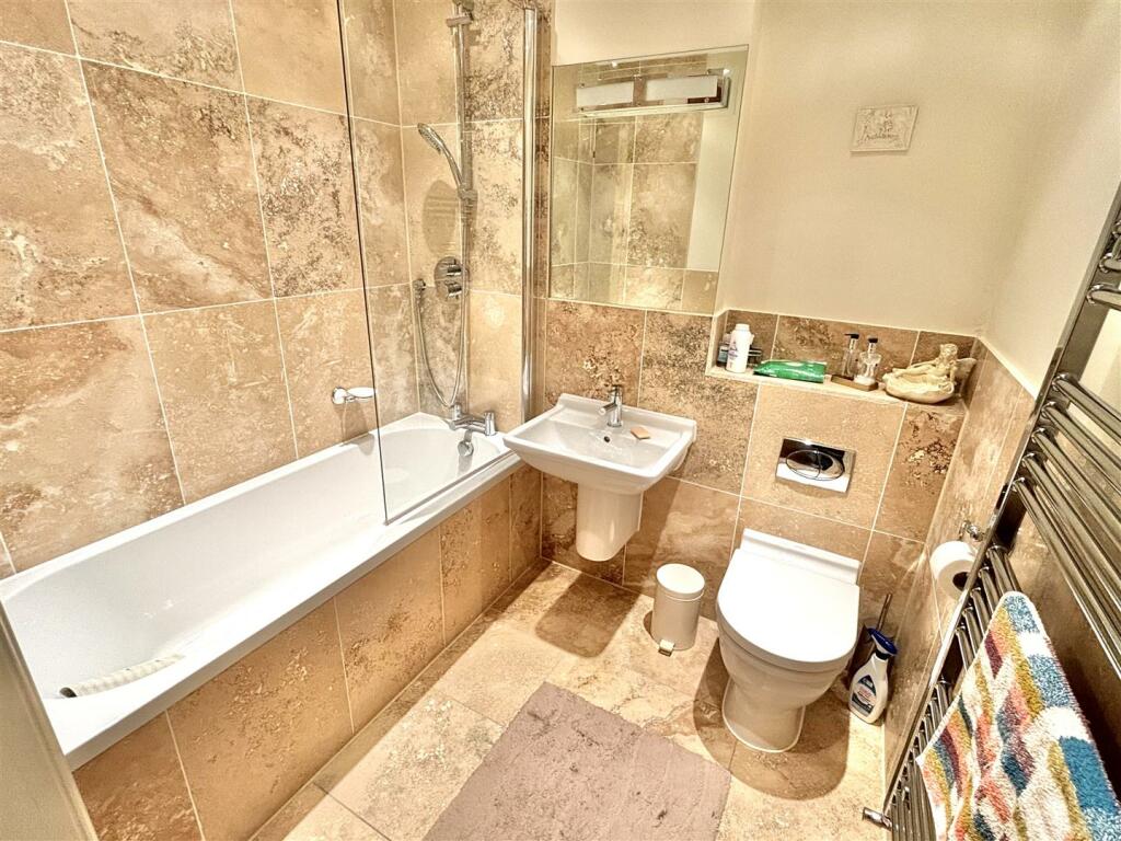 Bathroom.jpg