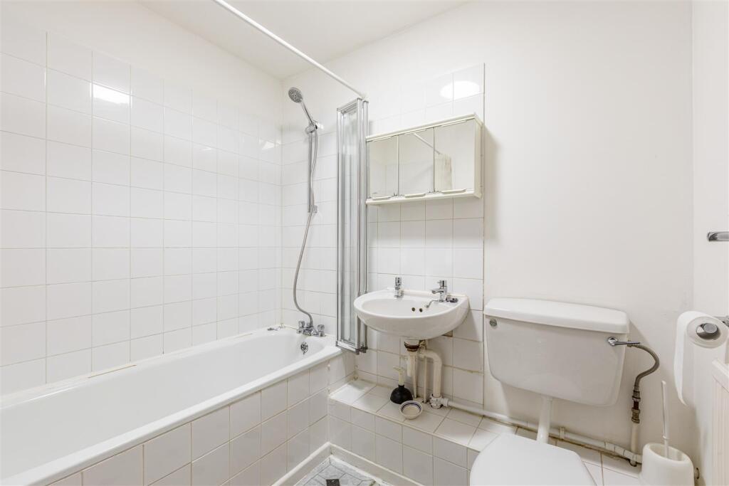 12 Gate Court, Gateway, Weybridge, KT13 8NW - 10.j